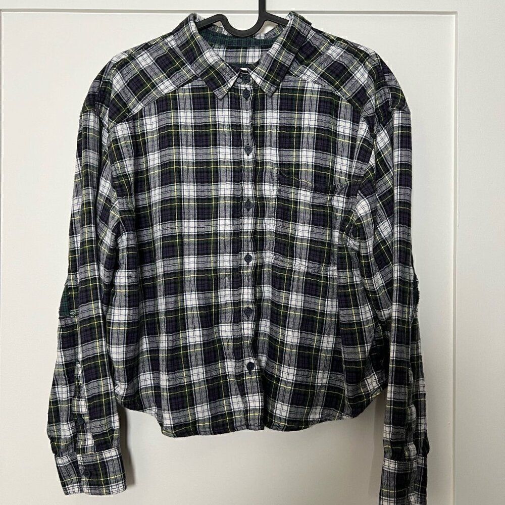 American Eagle Shirt Women Sz M Plaid Flannel Cropped Long Sleeve Outdoor Hiking